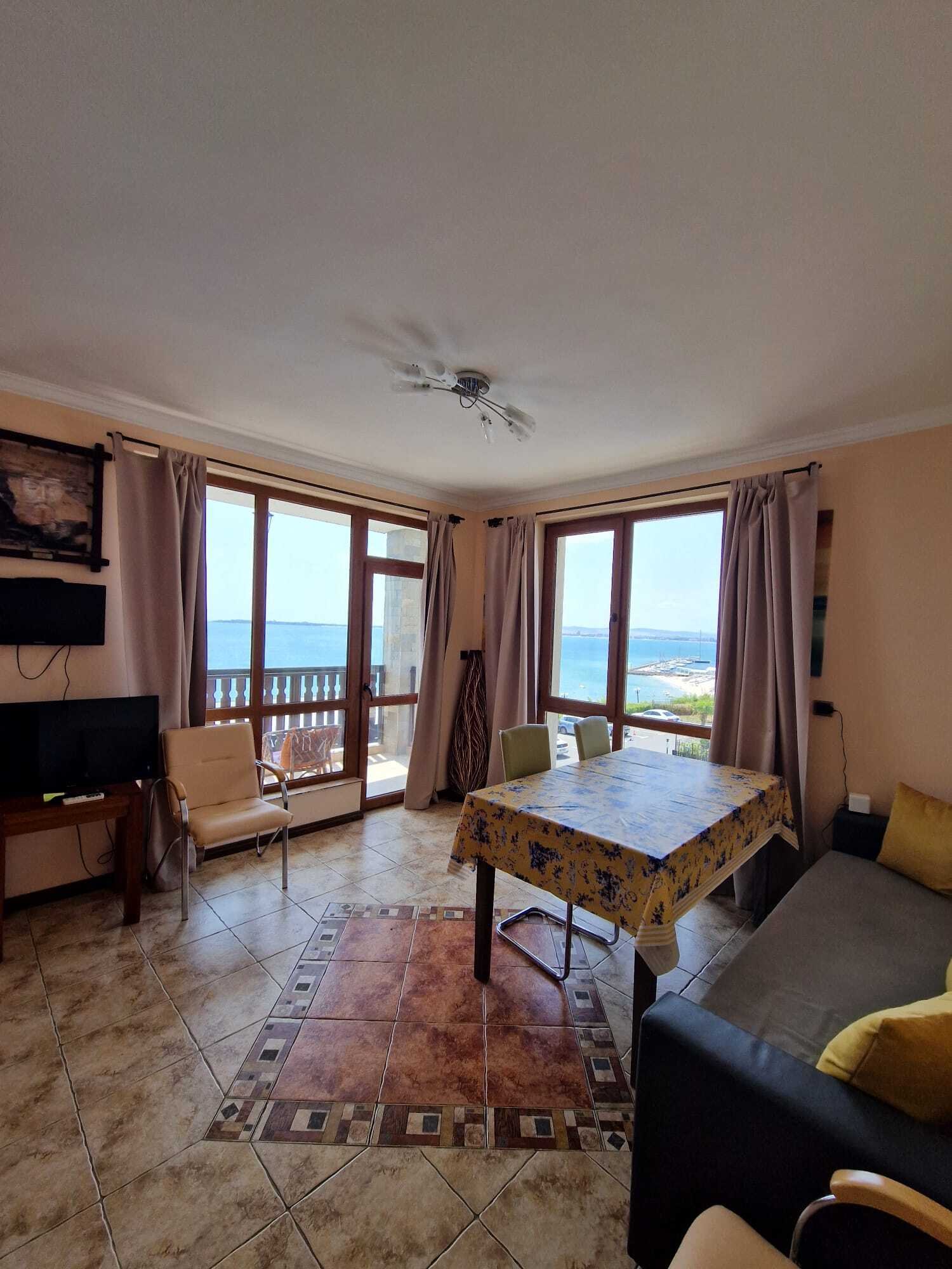 Sveti Vlas: Dreizimmerwohnung mit Meerblick im Komplex „Tryavna Beach“ in Sveti Vlas 