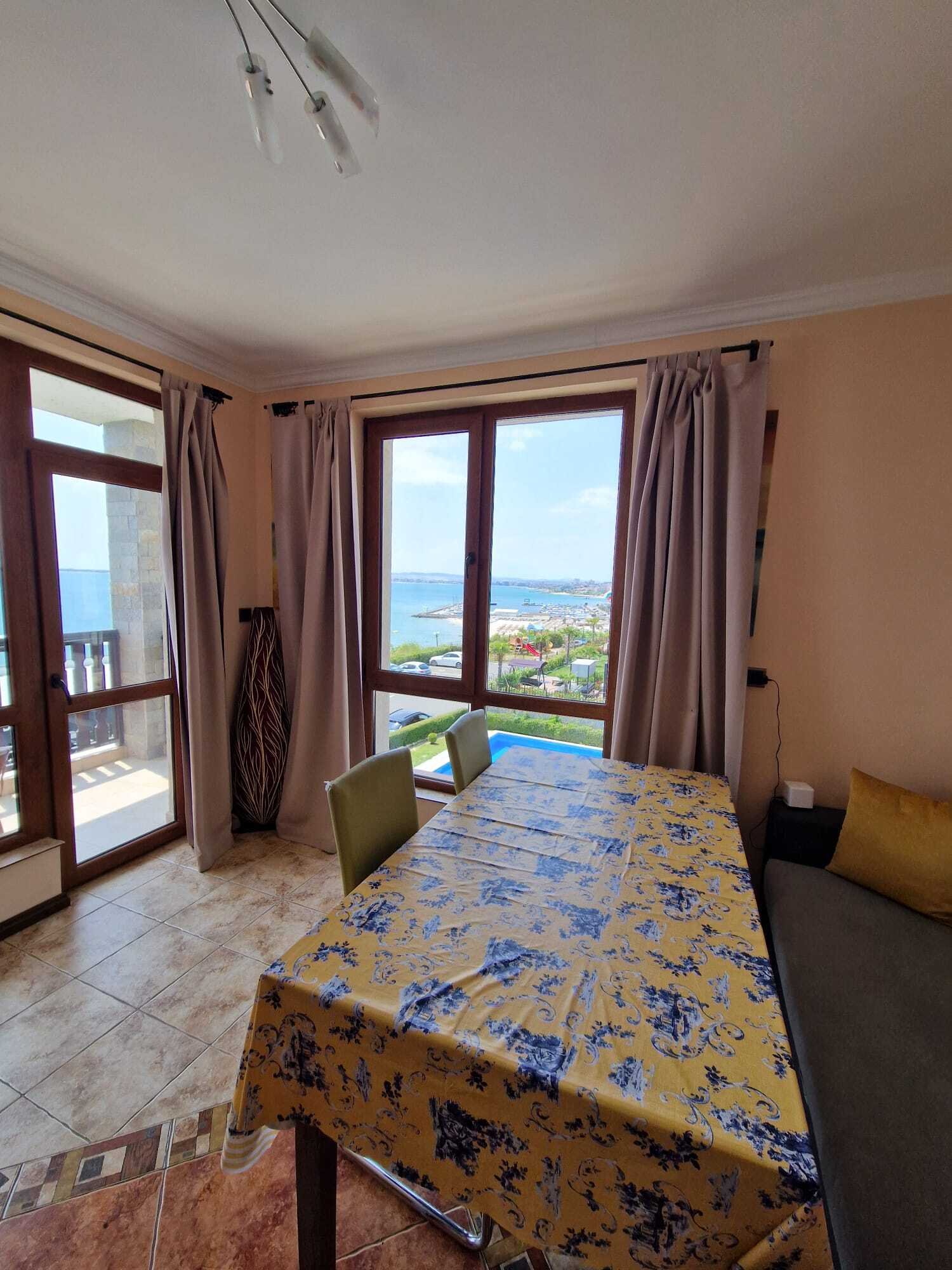 Dreizimmerwohnung mit Meerblick im Komplex „Tryavna Beach“ in Sveti Vlas