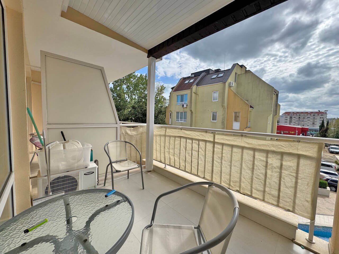 Zweizimmerwohnung im Komplex Sea Dreams mit Blick auf den Pool am Sonnenstrand