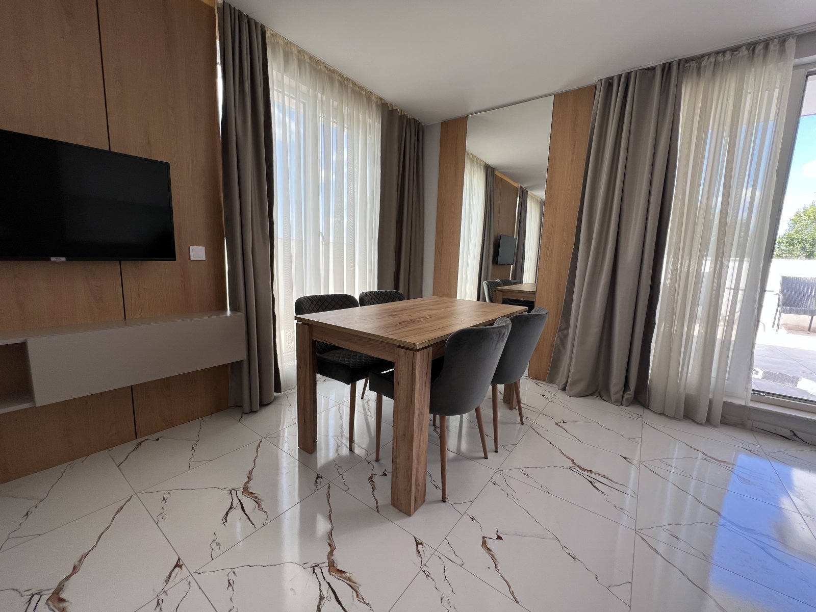 Zweizimmerwohnung im Komplex Emilia Romana Park am Sonnenstrand