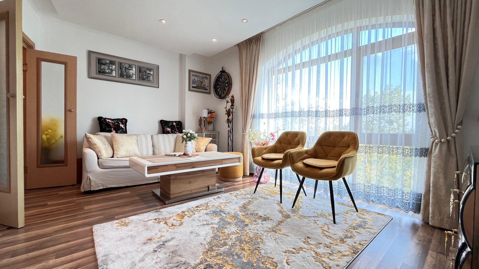 Zweizimmerwohnung in erster Strandlinie in Sunny Beach im Komplex Golden Beach