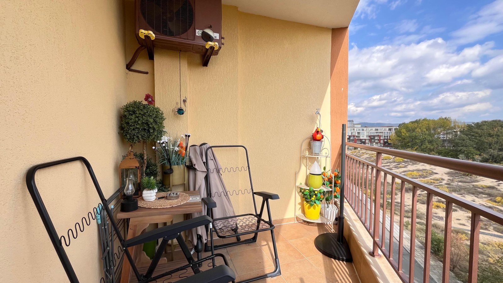 Zweizimmerwohnung in erster Strandlinie in Sunny Beach im Komplex Golden Beach