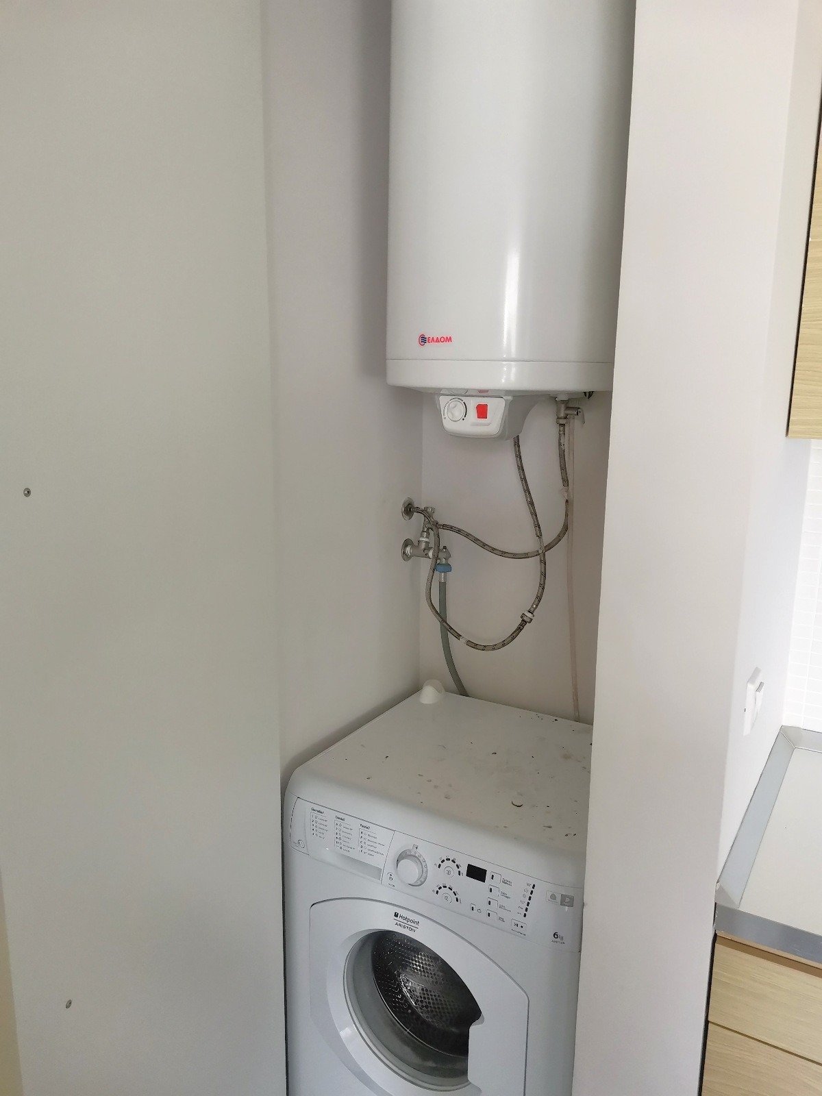 Möblierte Wohnung mit Meer- und Bergblick in einer luxuriösen Wohnanlage in erster Meereslinie in Obzor