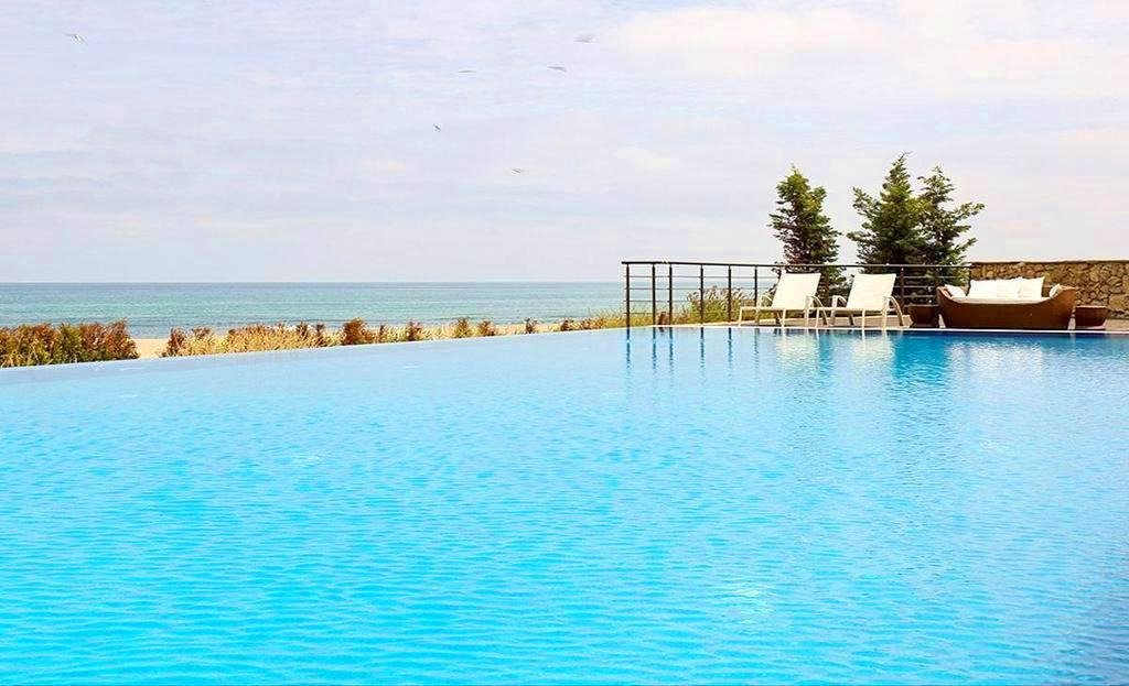Möblierte Wohnung mit Meer- und Bergblick in einer luxuriösen Wohnanlage in erster Meereslinie in Obzor