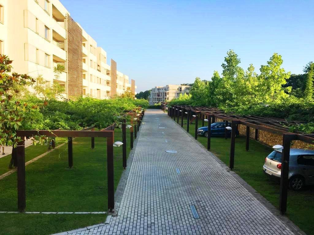 Möblierte Wohnung mit Meer- und Bergblick in einer luxuriösen Wohnanlage in erster Meereslinie in Obzor