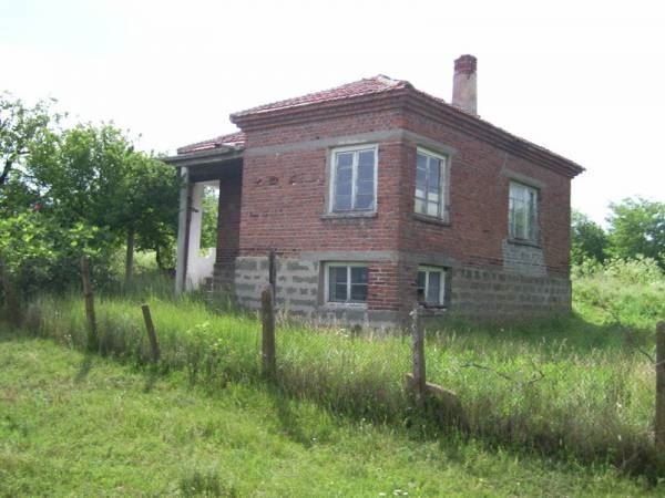 Dobrinovo: Freistehendes Haus im Dorf Dobrinovo, Bulgarien 