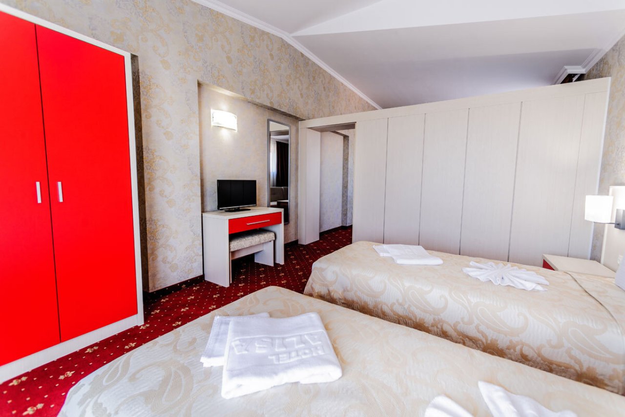 hotel-alisa-apartment-bedroom-1