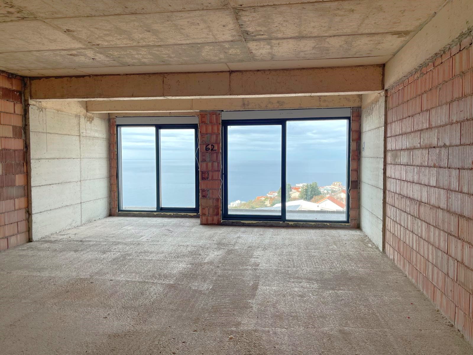 Luxurious penthouse with a spacious terrace and breathtaking sea views, Dobra Voda