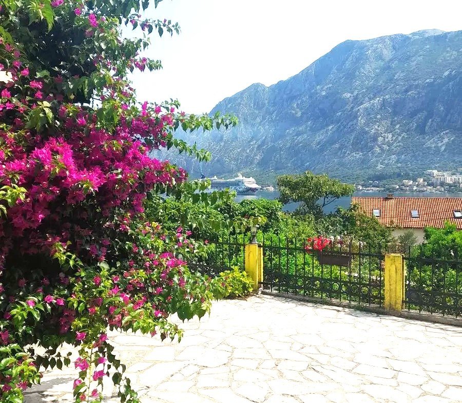 Family house with three bedrooms and breathtaking sea views – Prčanj, Kotor