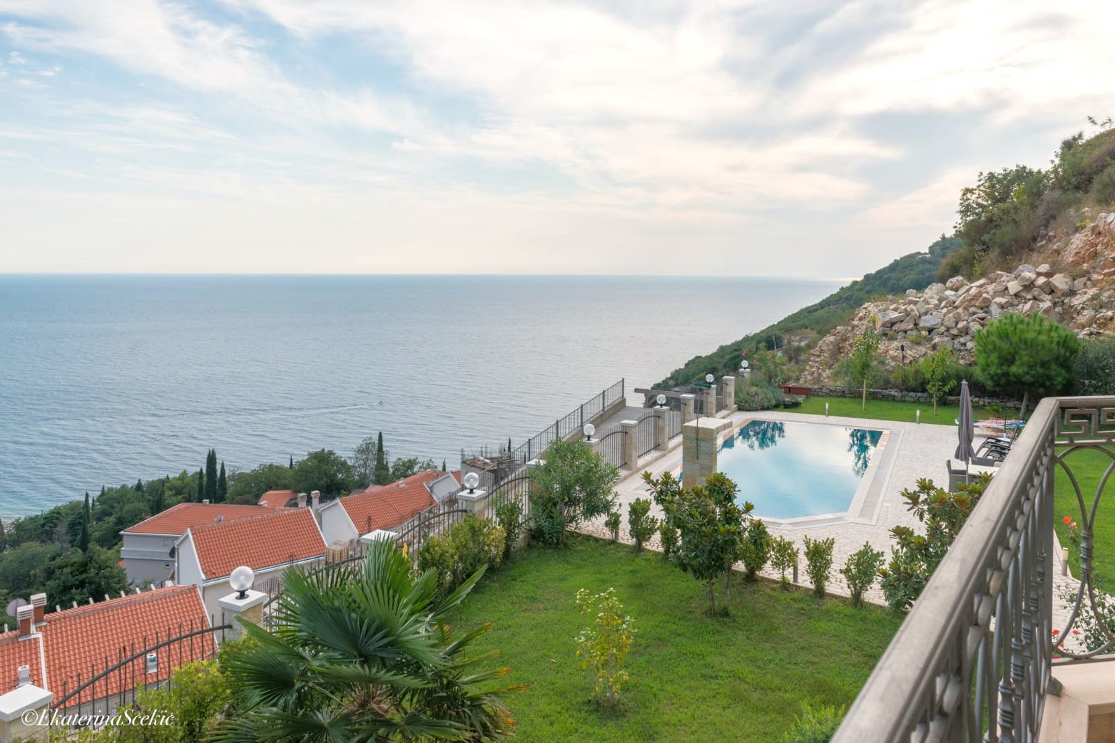 Beeindruckende Villa mit Panoramablick auf Meer und Berge in Perazića Do