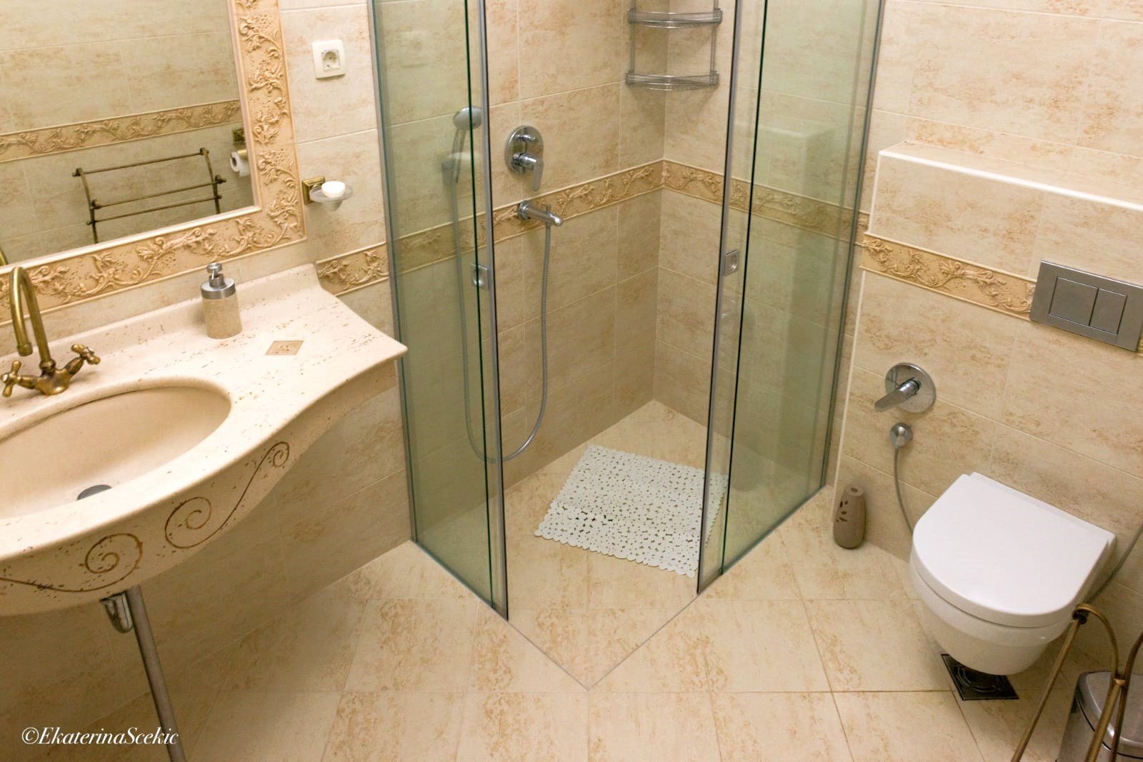 Beeindruckende Villa mit Panoramablick auf Meer und Berge in Perazića Do