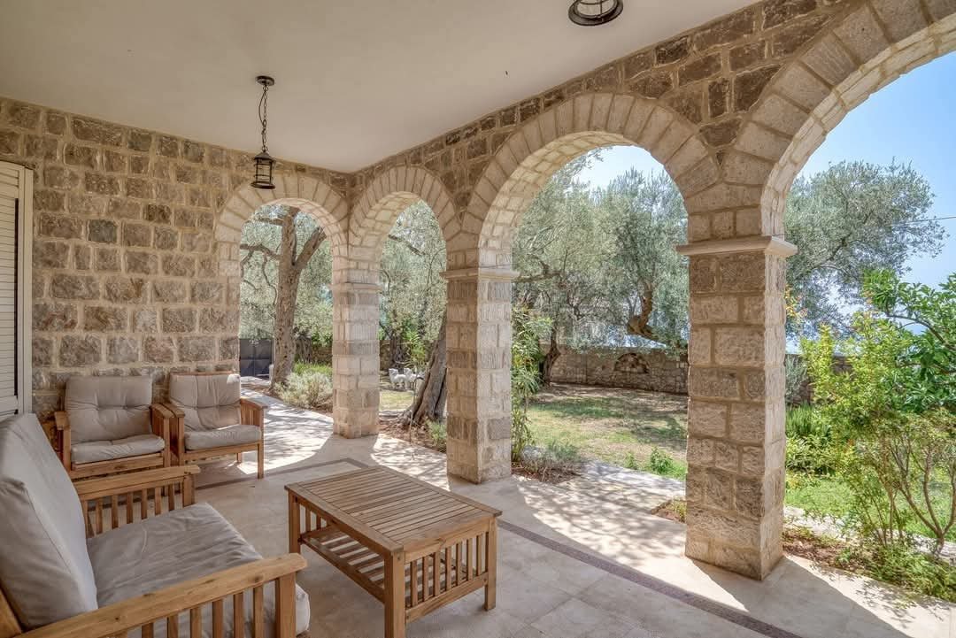 Exclusive villa with pool and large plot with panoramic sea and mountain views in Reževići