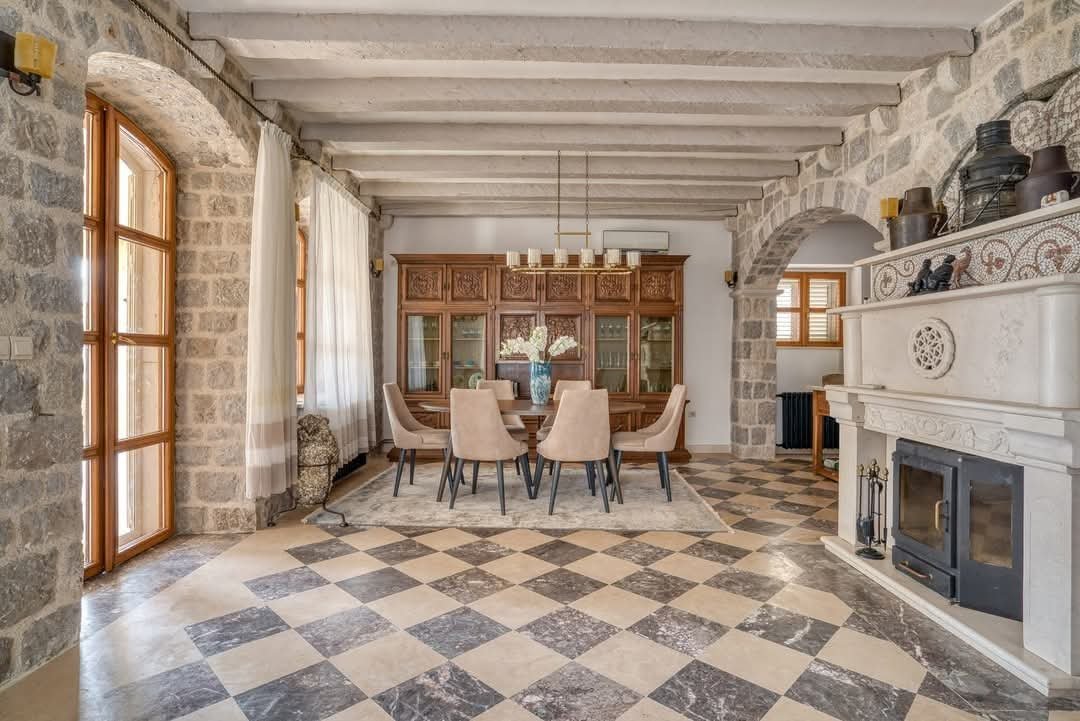 Exclusive villa with pool and large plot with panoramic sea and mountain views in Reževići