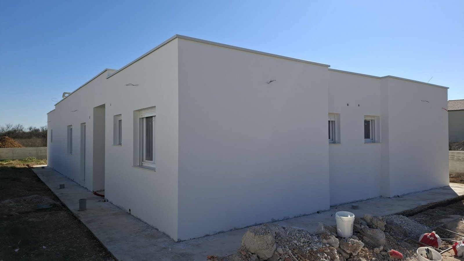 Elegant villa with pool and summer kitchen in a quiet area of Privlaki. Ideal place for relaxation and fun.