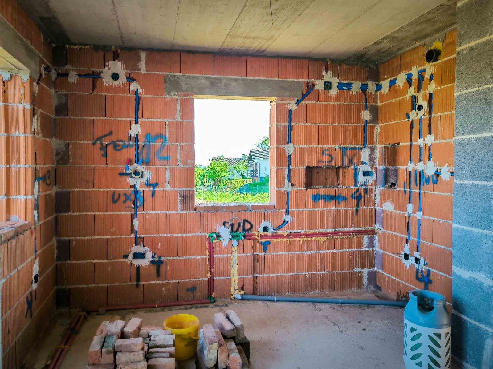 House under construction on a large plot of 3500 m² with an orchard – Vrbovec, Celine