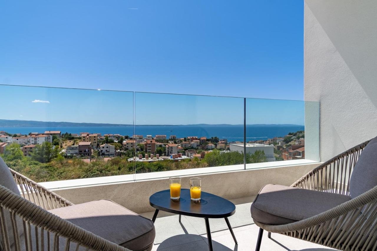 Luxury villa with swimming pool and panoramic views of Split