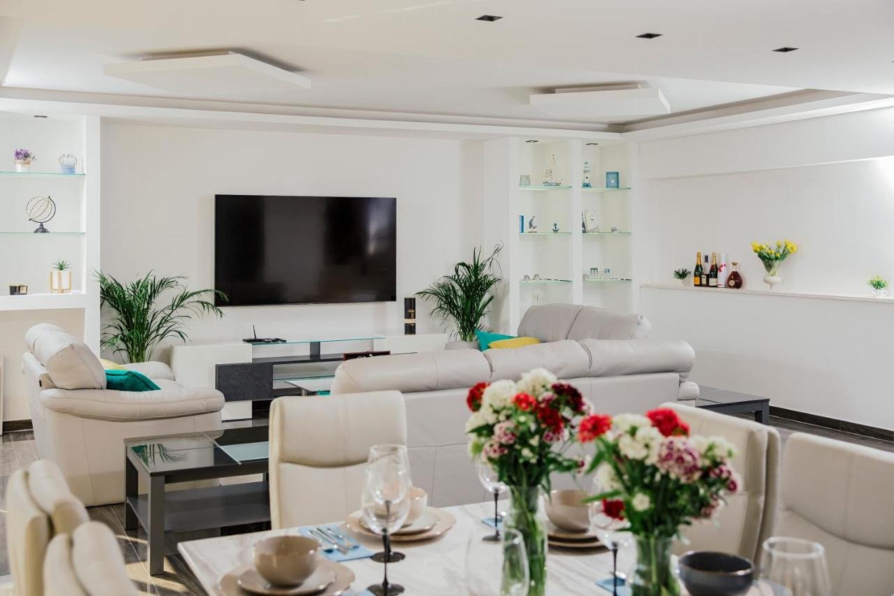 Elegant villa with panoramic sea views and private pool in Podstrana