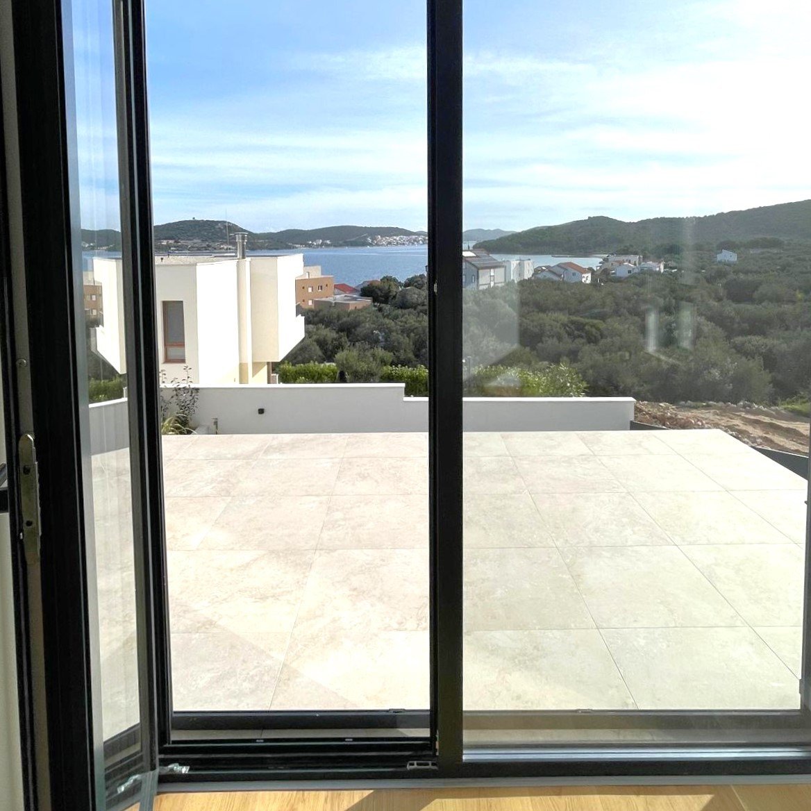 Nova, luxury villa, 150 m from the sea, panoramic view, swimming pool, garage in Betina, Tisno