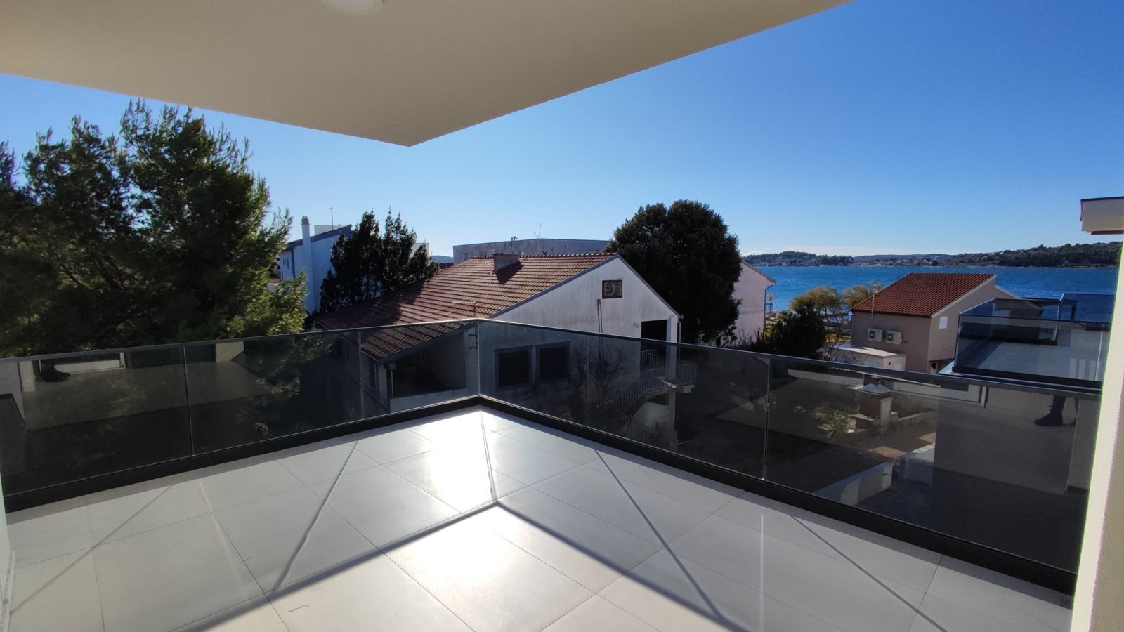 Luxury duplex apartment with roof terrace just 100 m from the sea in Vodice, Srima