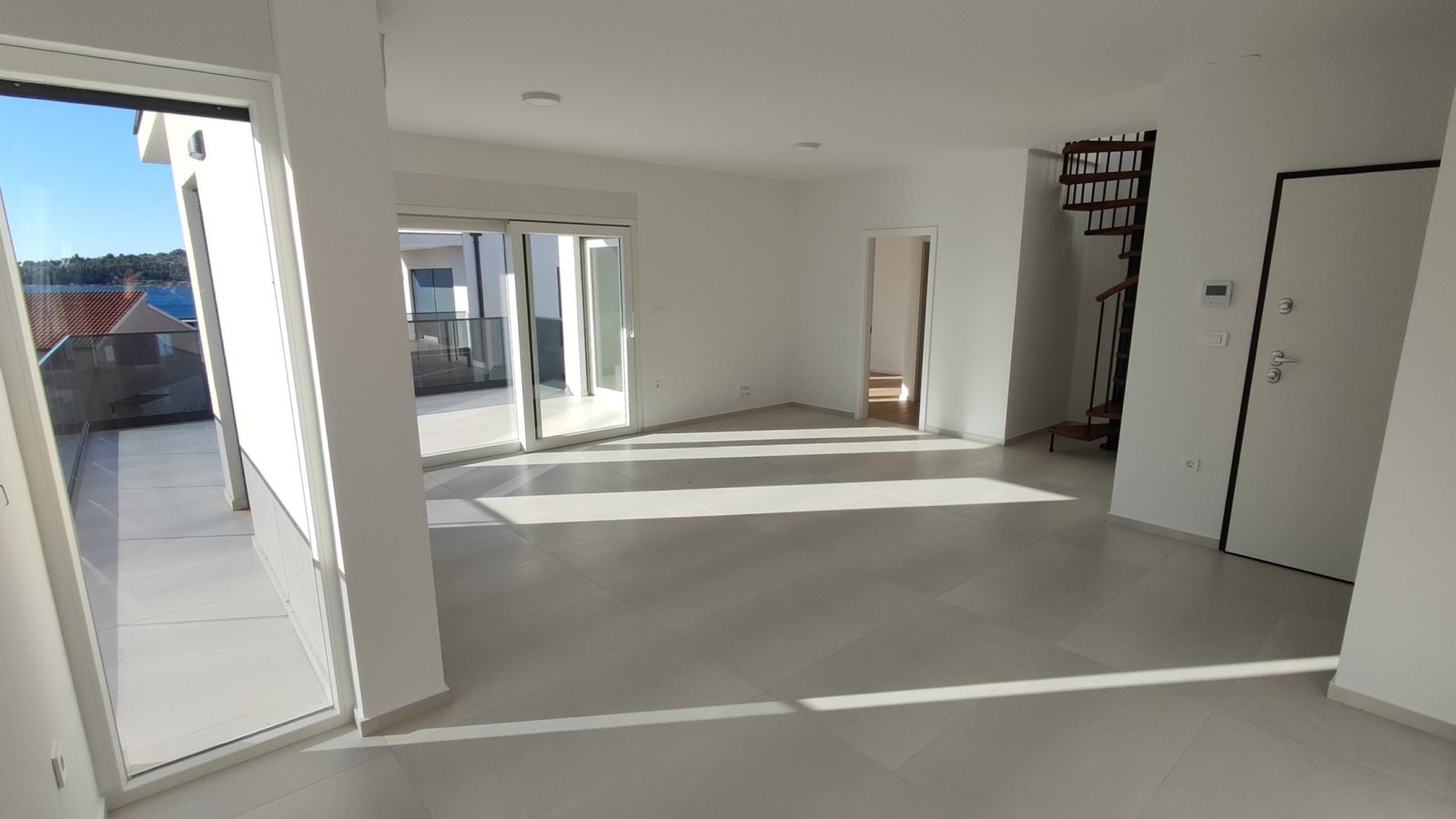 Luxury duplex apartment with roof terrace just 100 m from the sea in Vodice, Srima