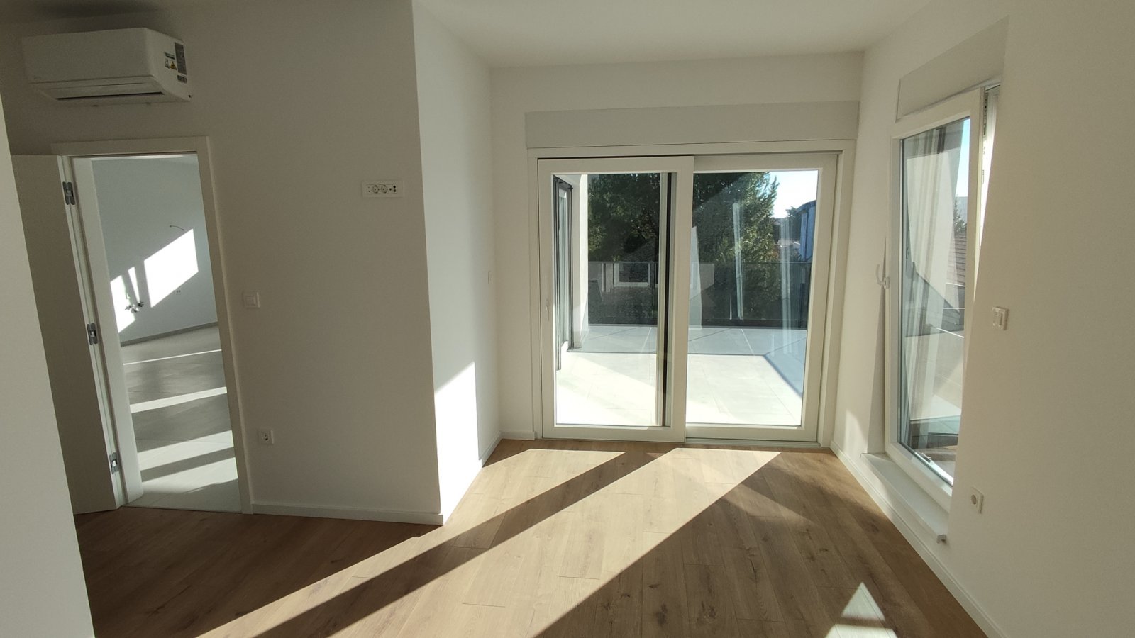 Luxury duplex apartment with roof terrace just 100 m from the sea in Vodice, Srima