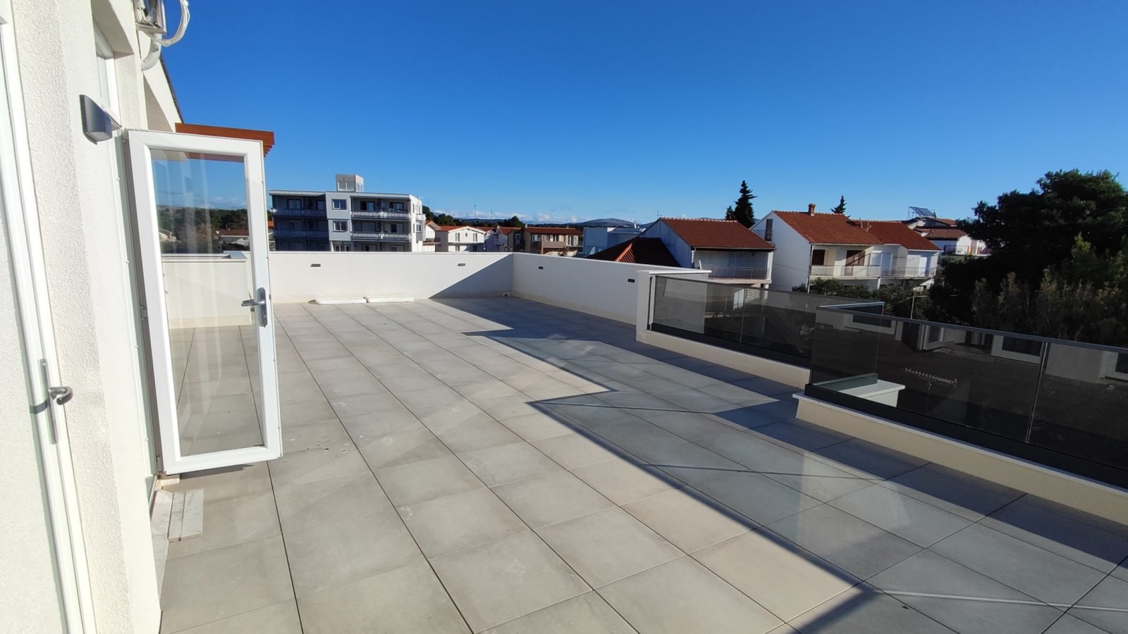 Luxury duplex apartment with roof terrace just 100 m from the sea in Vodice, Srima