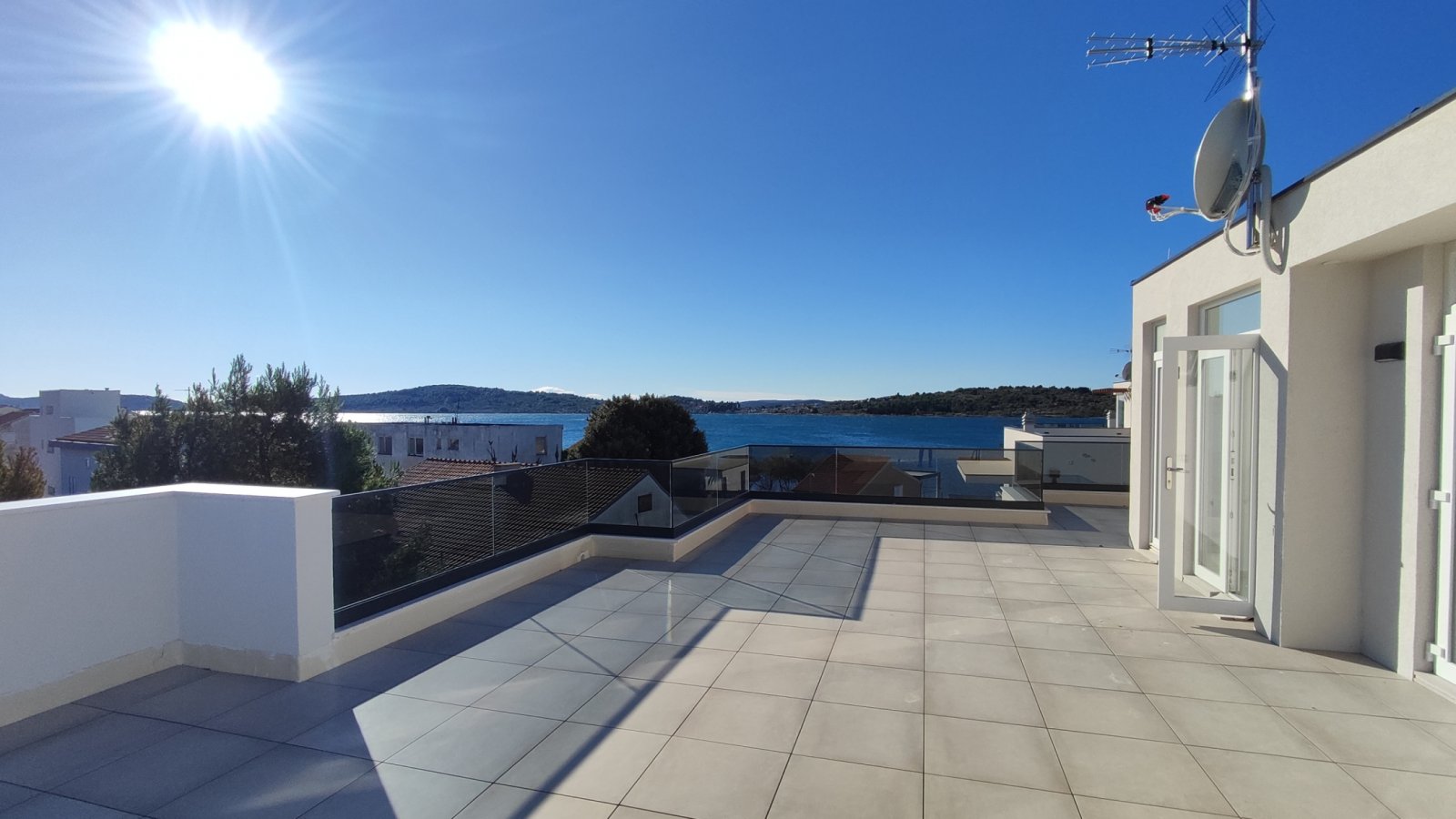 Luxury duplex apartment with roof terrace just 100 m from the sea in Vodice, Srima
