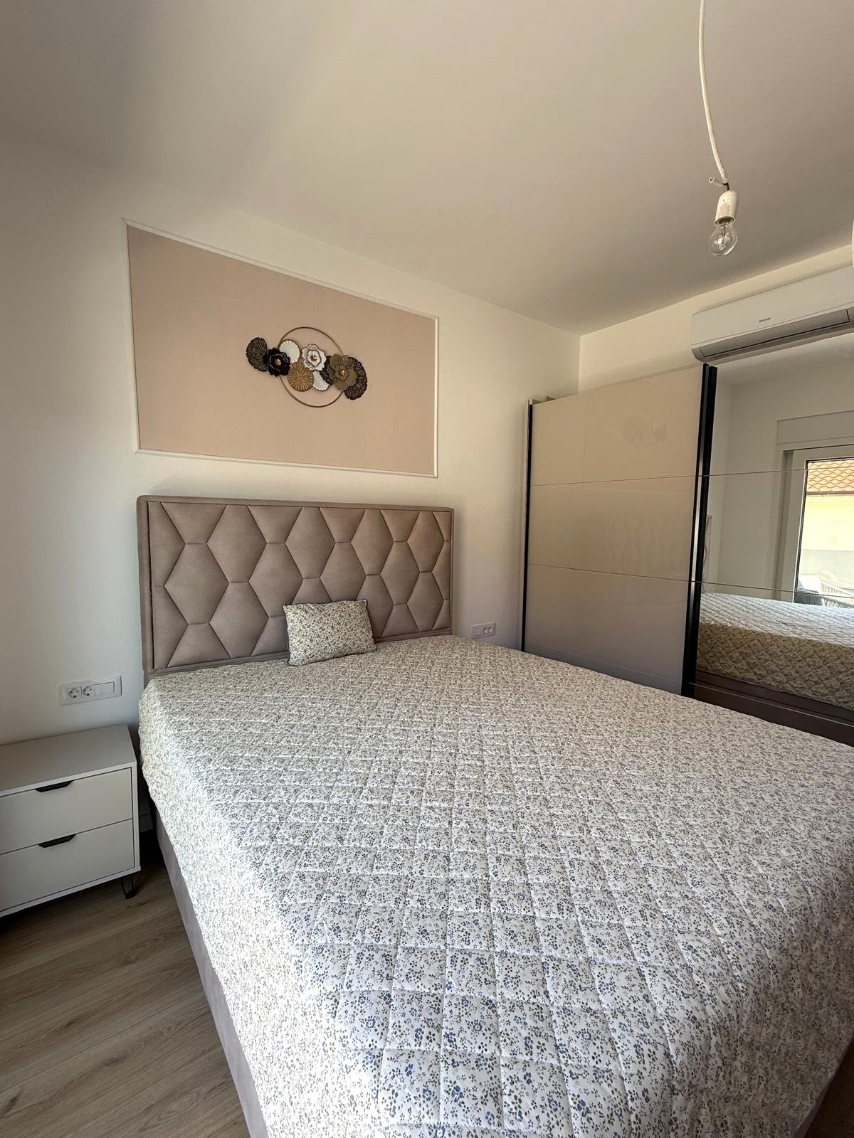 Modern semi-detached house with sea view and a few steps from Srima beach