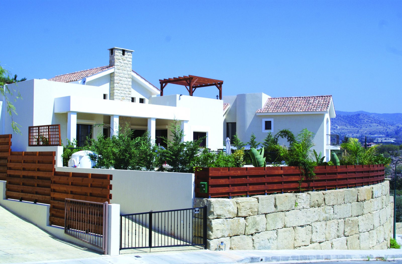 Luxusvilla mit Swimmingpool und riesigem Grundstück zu einem Superpreis