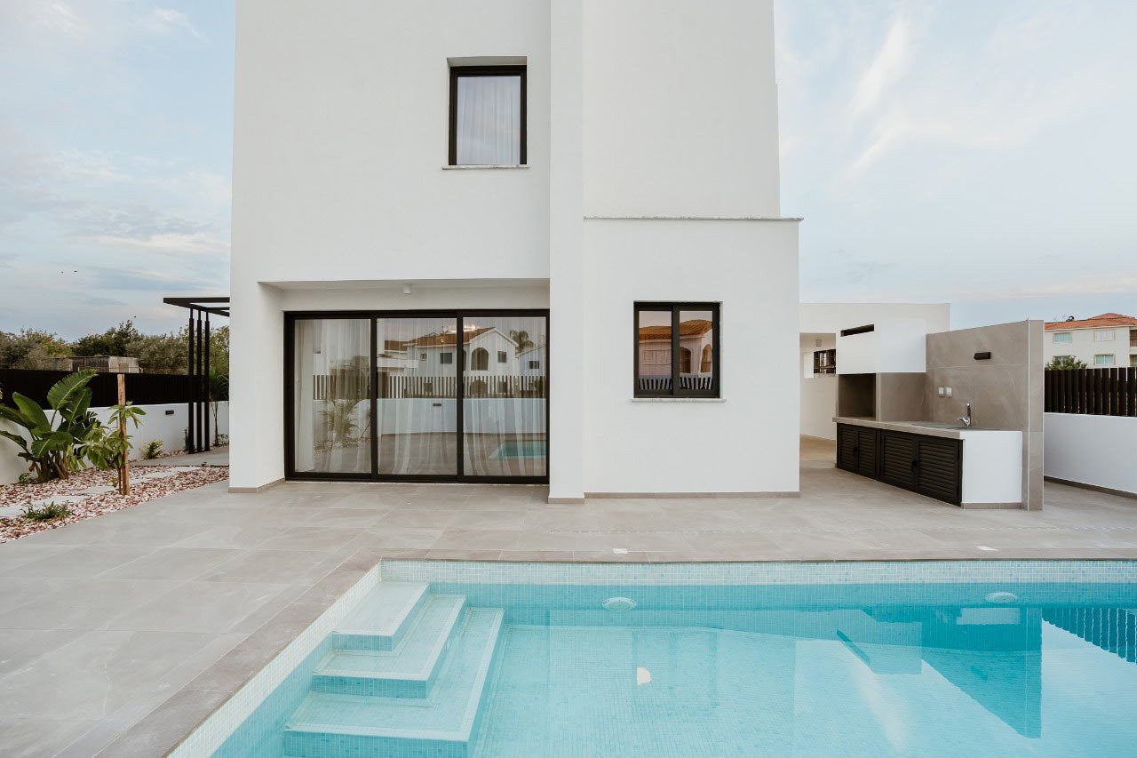 Anlagevilla mit garantierter Rendite, großem Grundstück und Swimmingpool