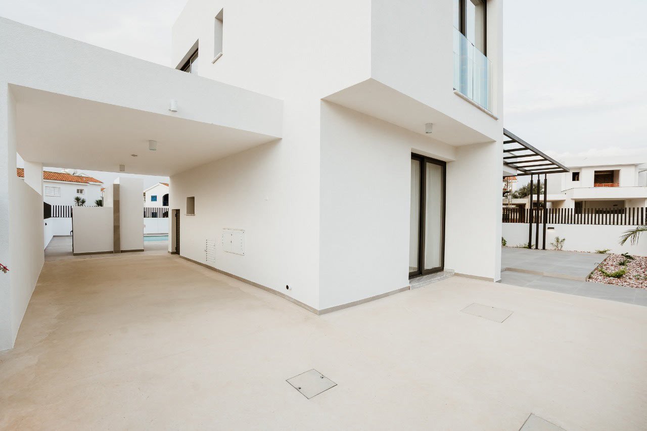 Anlagevilla mit garantierter Rendite, großem Grundstück und Swimmingpool