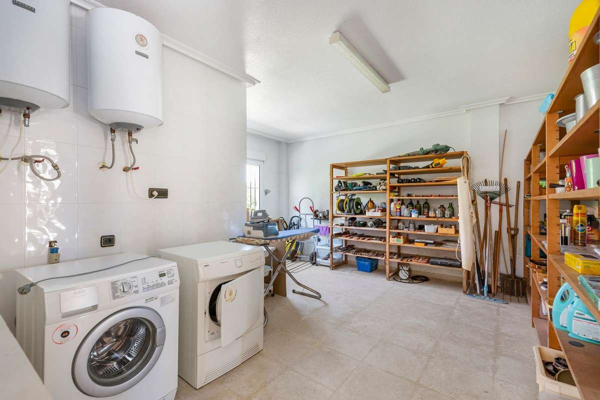 Luxurious corner villa in the heart of Cabo Roig – comfortable living by the sea