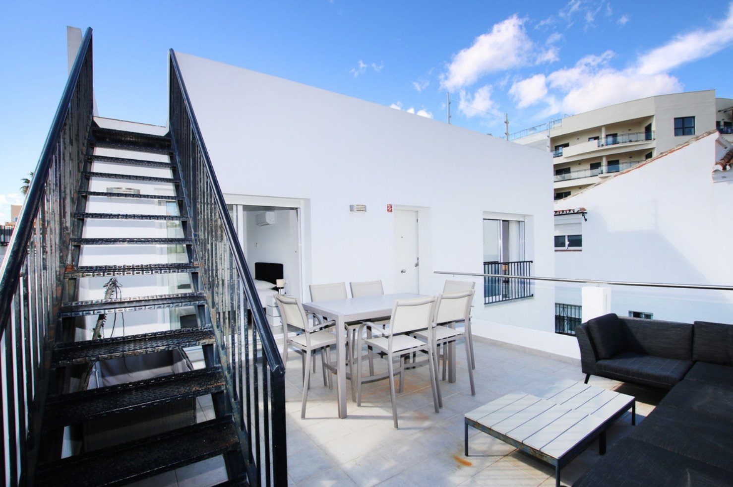 Luxury house with breathtaking panoramic views, 30 meters from the sandy beach, Costa del Sol
