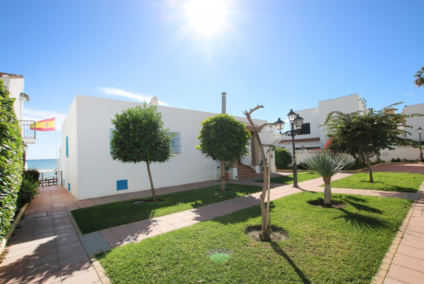 Luxury house with breathtaking panoramic views, 30 meters from the sandy beach, Costa del Sol