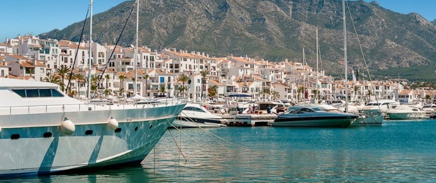 Premium-Apartment in einer erstklassigen Anlage direkt am Meer in Marbella – modernes Design und erstklassige Qualität.