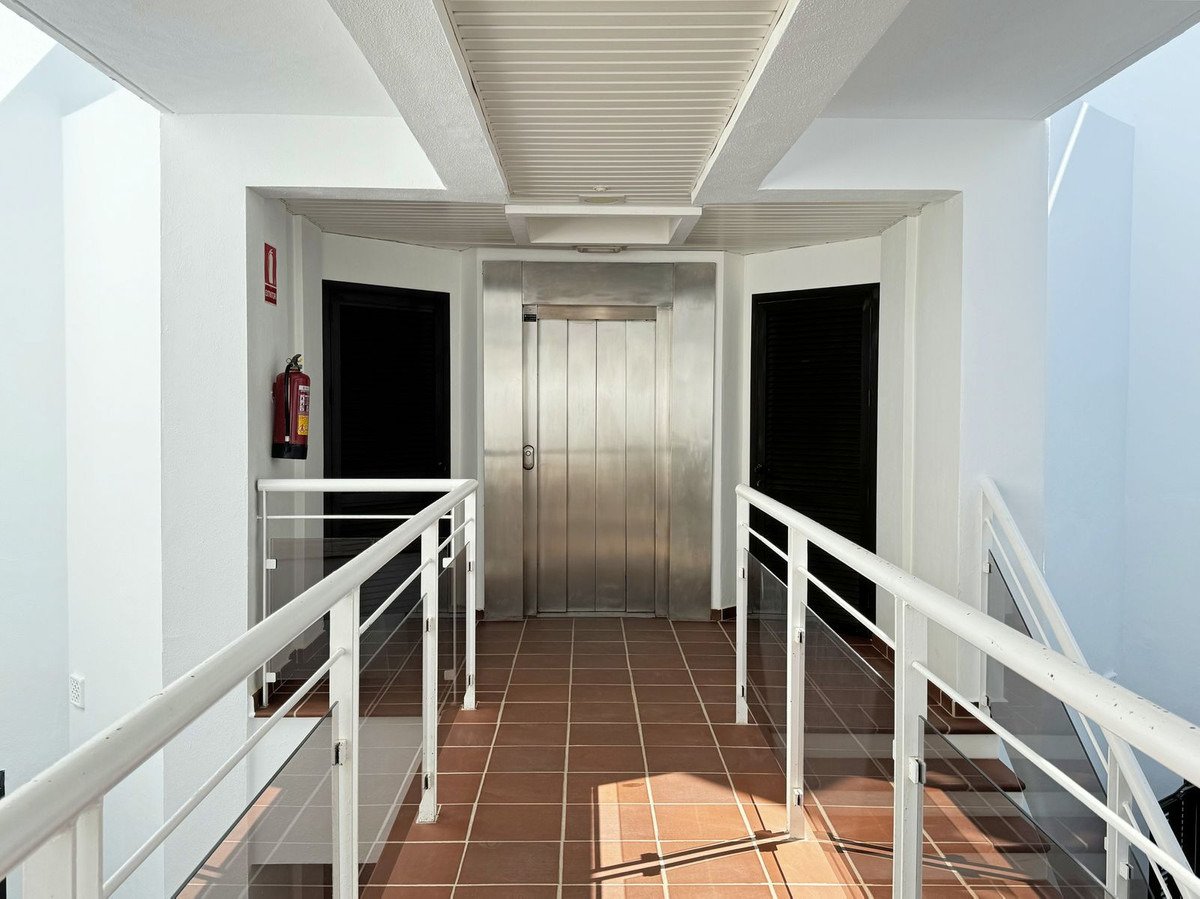 Luxuriöses Penthouse in erster Strandreihe mit 200 m² Terrasse und atemberaubendem Meerblick.