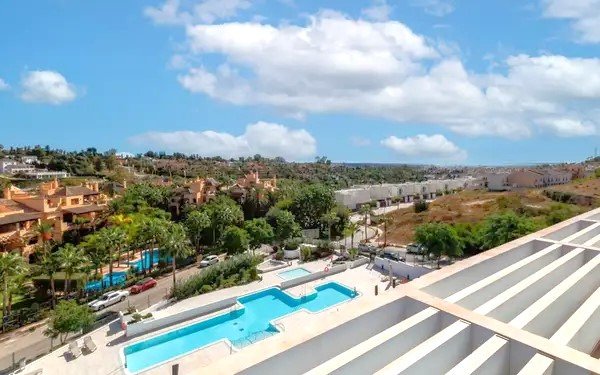 Estepona, Málaga: Modern penthouse with views, private pool and rental license – New Golden Mile, Estepona 