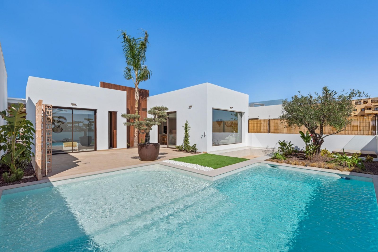Los Alcazares. Murcia: Modern villa with private pool by the golf course – Los Alcázares 