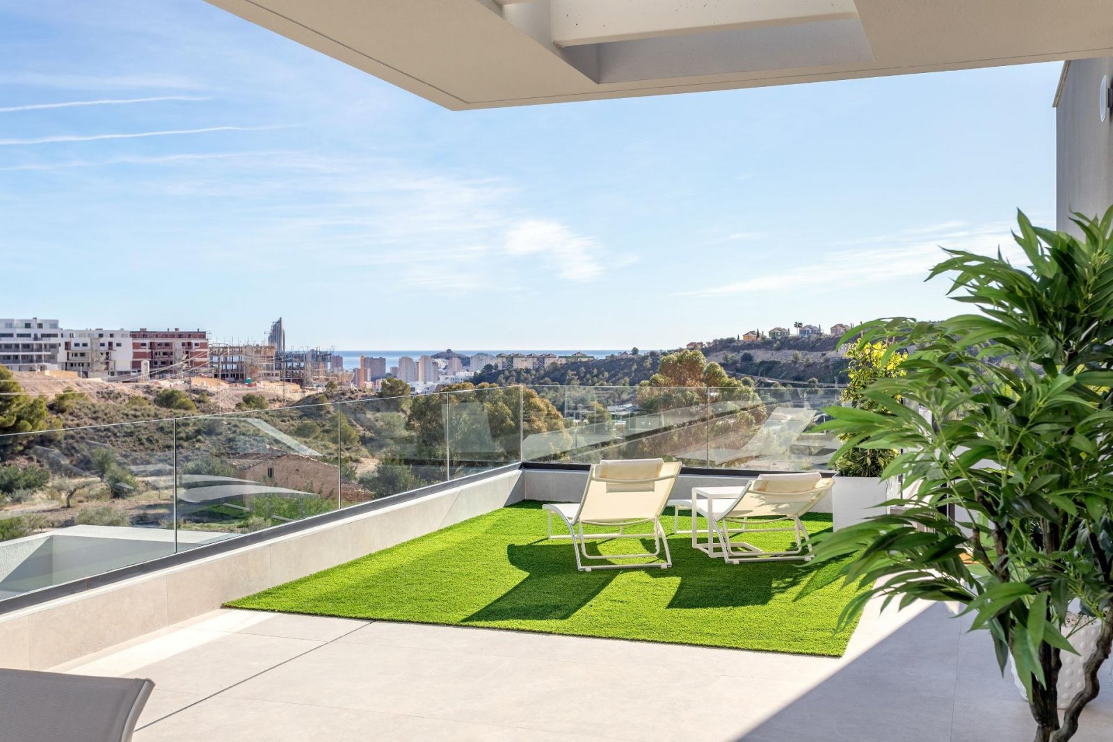 Stylish apartment with terrace by the golf course and the sea – Finestrat