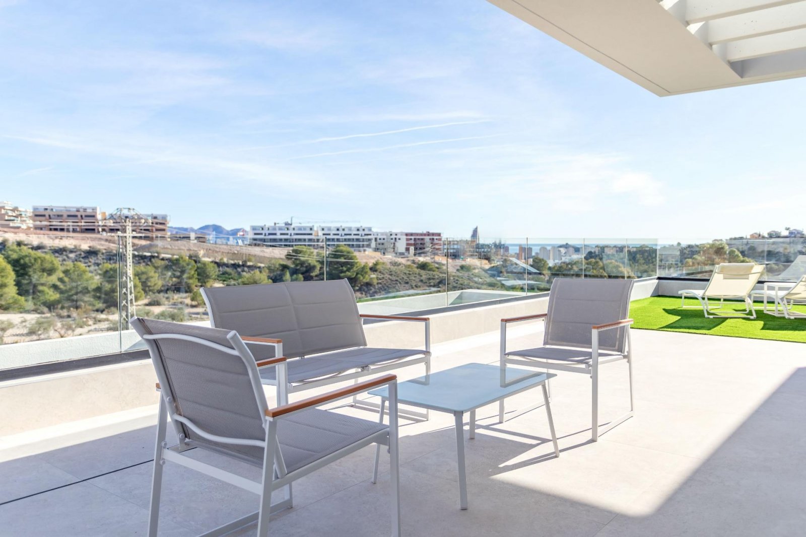 Stylish apartment with terrace by the golf course and the sea – Finestrat