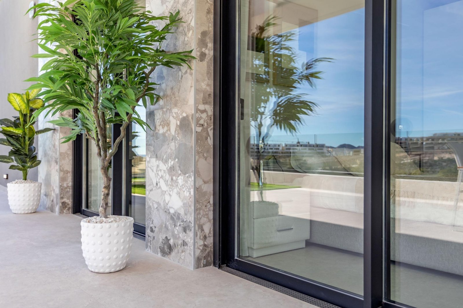 Stylish apartment with terrace by the golf course and the sea – Finestrat