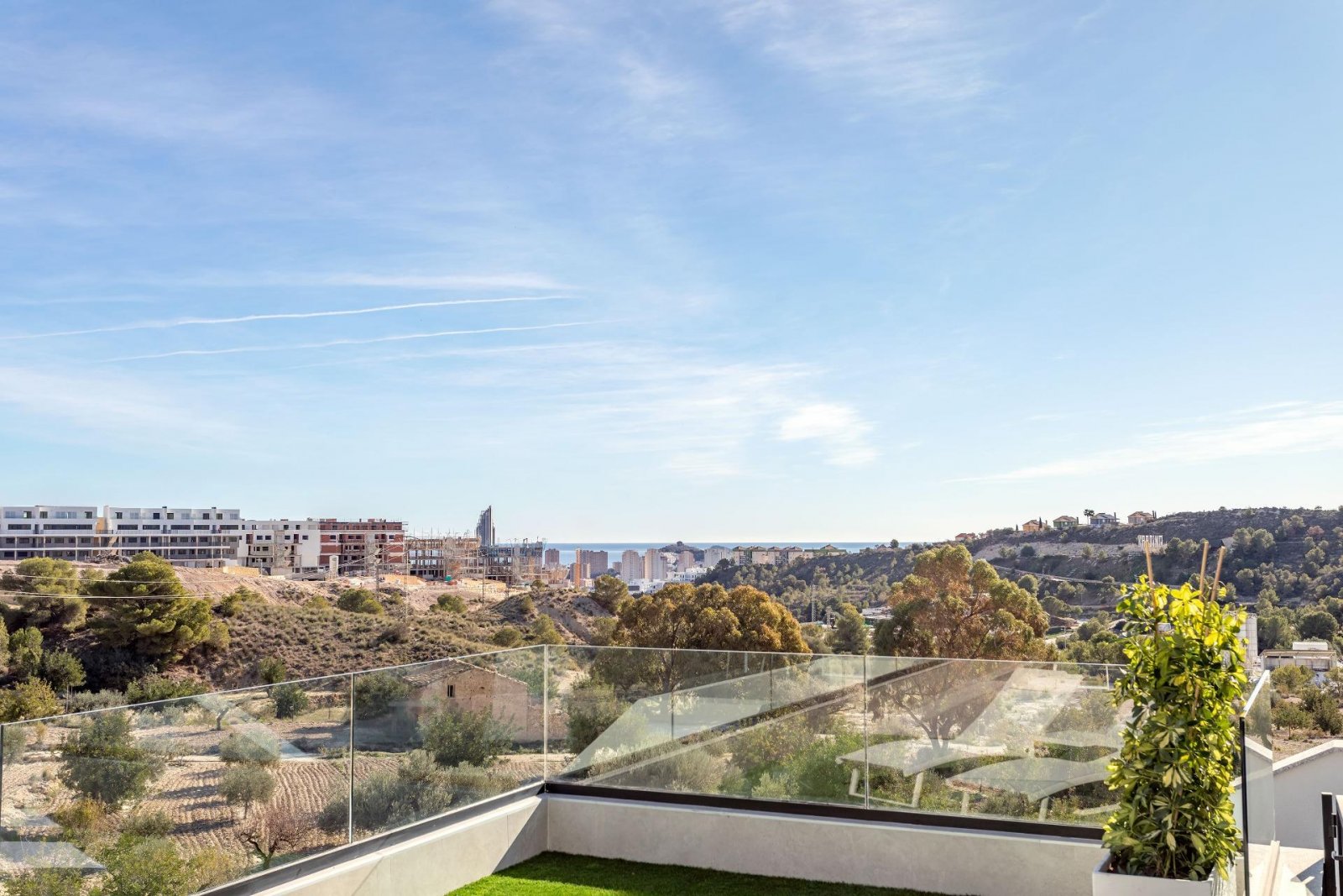 Stylish apartment with terrace by the golf course and the sea – Finestrat