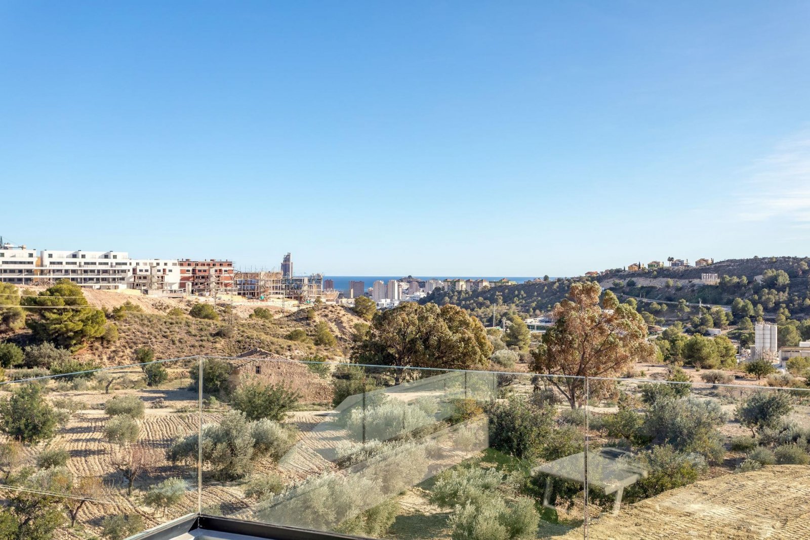 Stylish apartment with terrace by the golf course and the sea – Finestrat