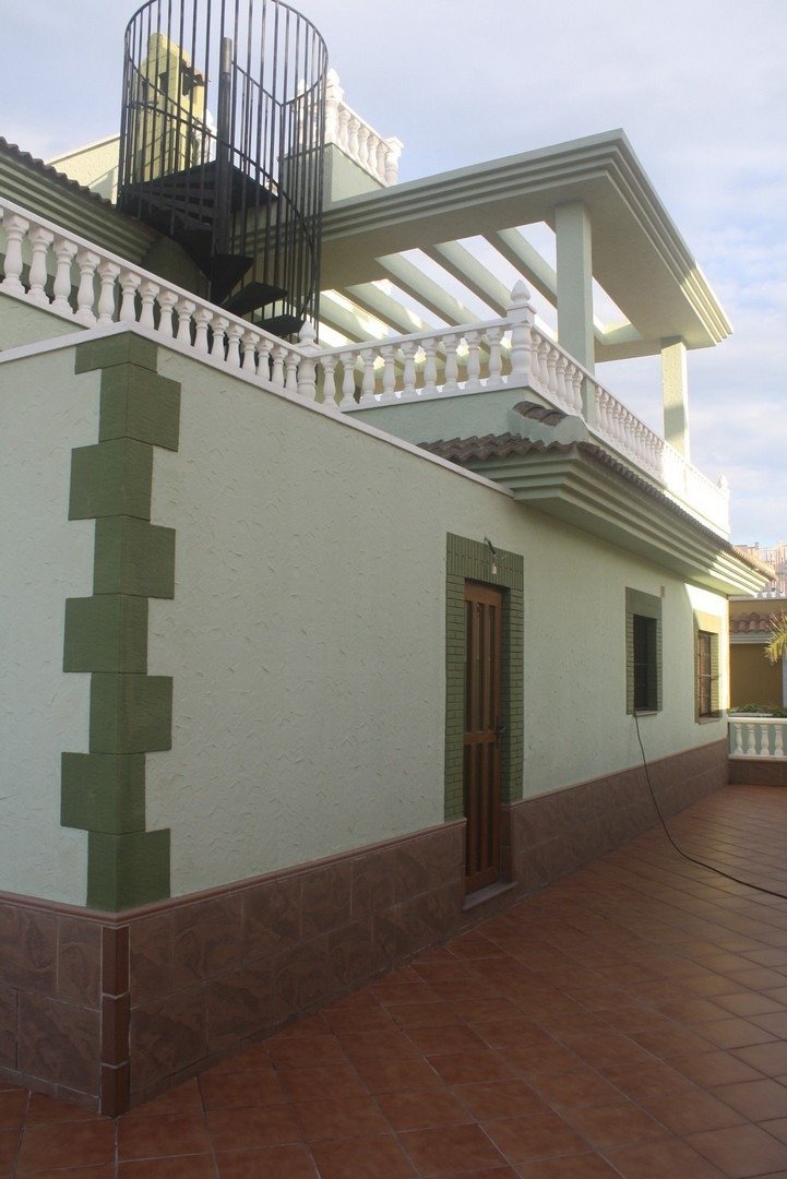 Elegante Villa mit Pool in der Nähe von Salzwasserlagunen und Stränden, Torrevieja