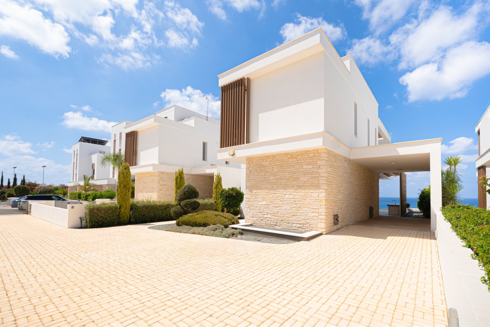 Modern villa by the sea with a roof terrace, 4 bedrooms and private grounds