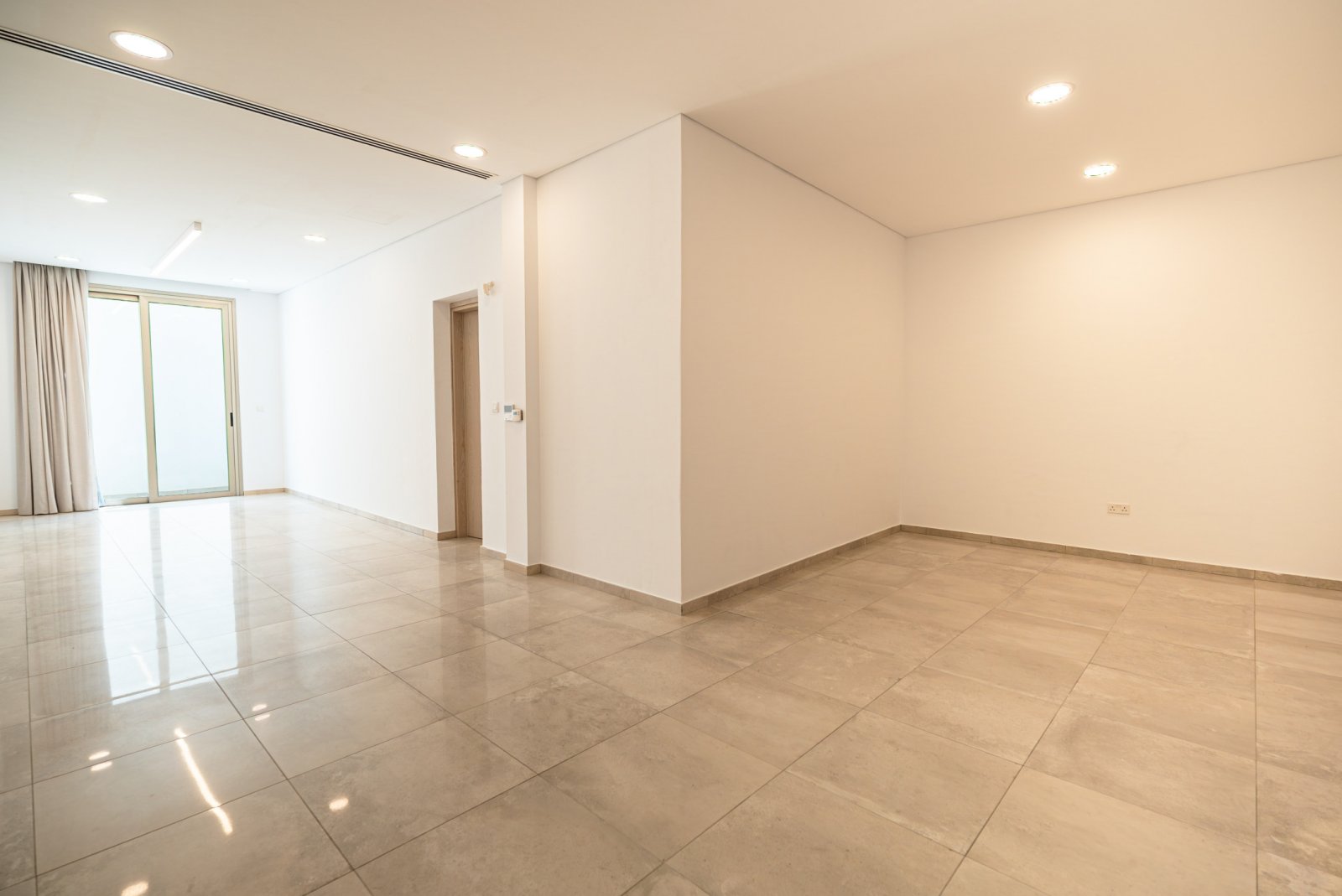 Modern villa by the sea with a roof terrace, 4 bedrooms and private grounds
