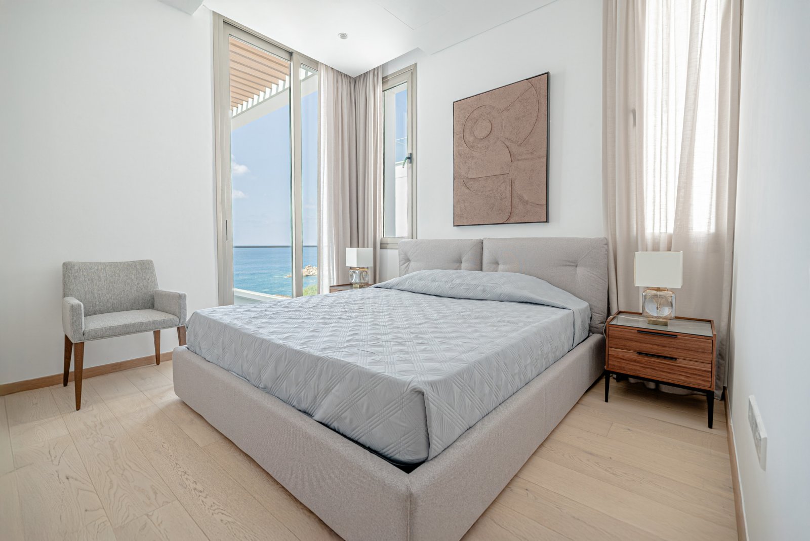 Modern villa by the sea with a roof terrace, 4 bedrooms and private grounds