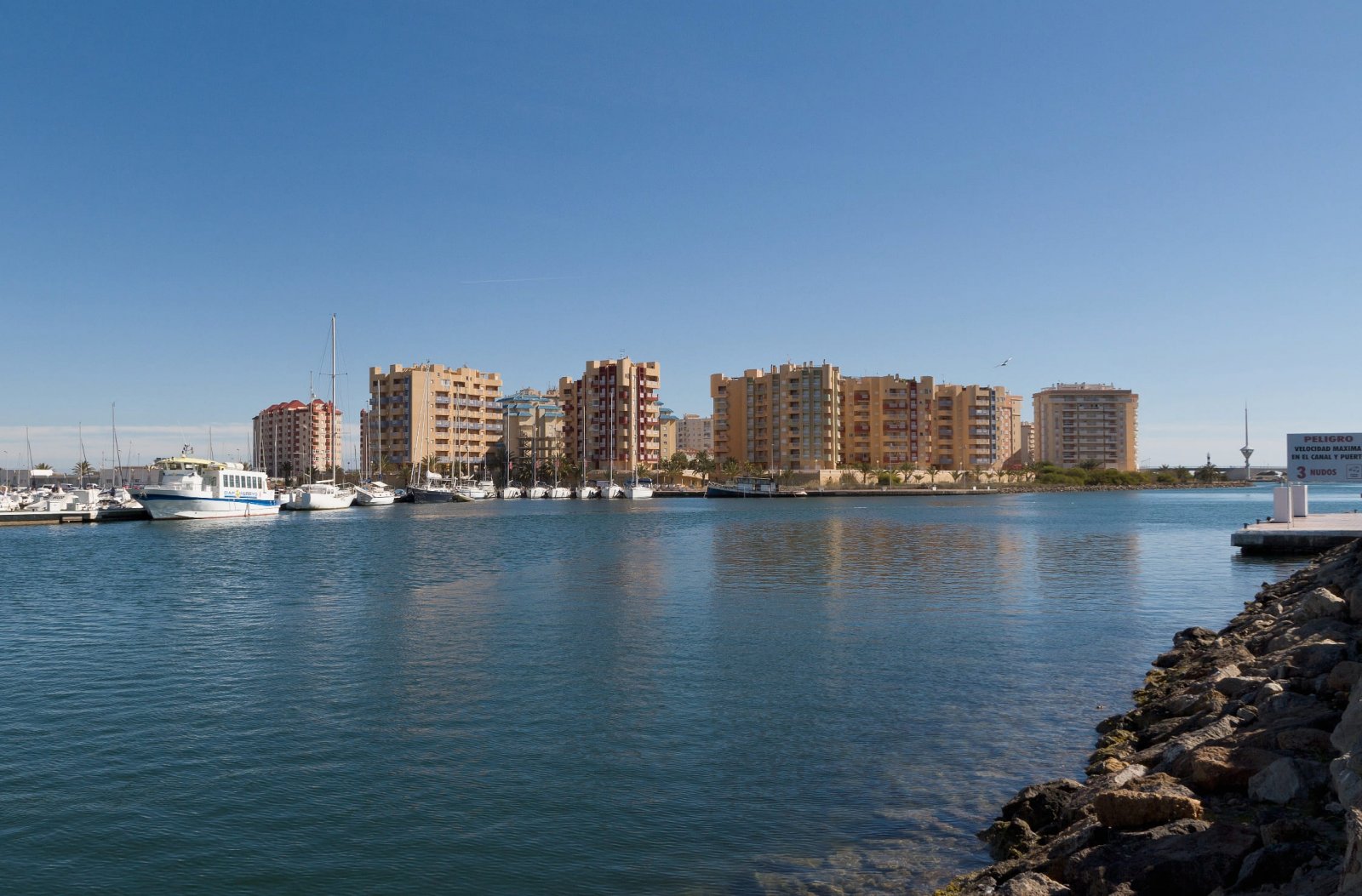Modern apartments → direct sea views and private terraces → Murcia