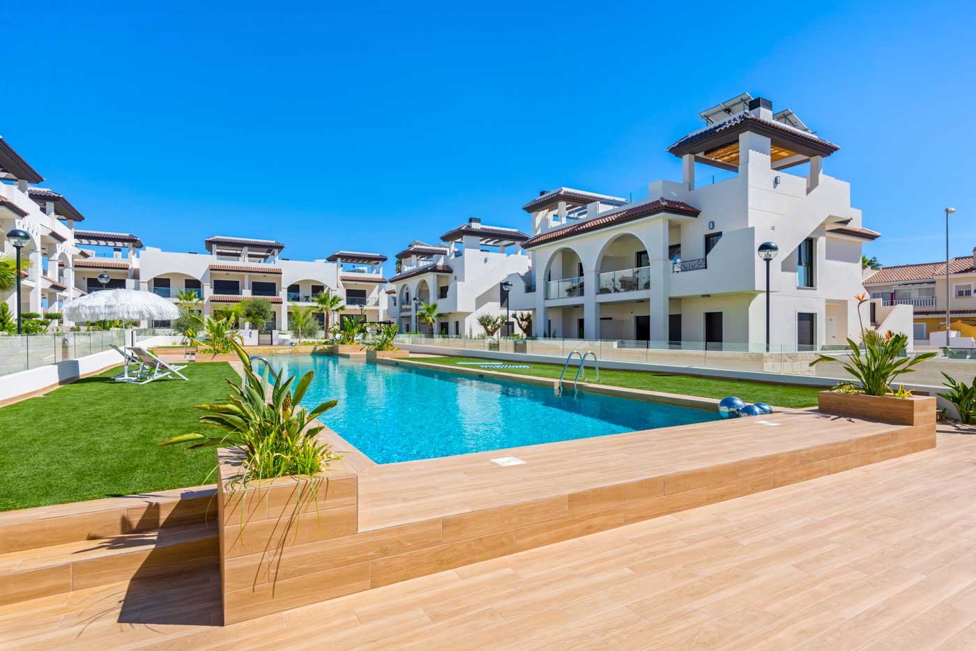 Modern bungalows with private garden and pool, 4 km from the sea, Rojales