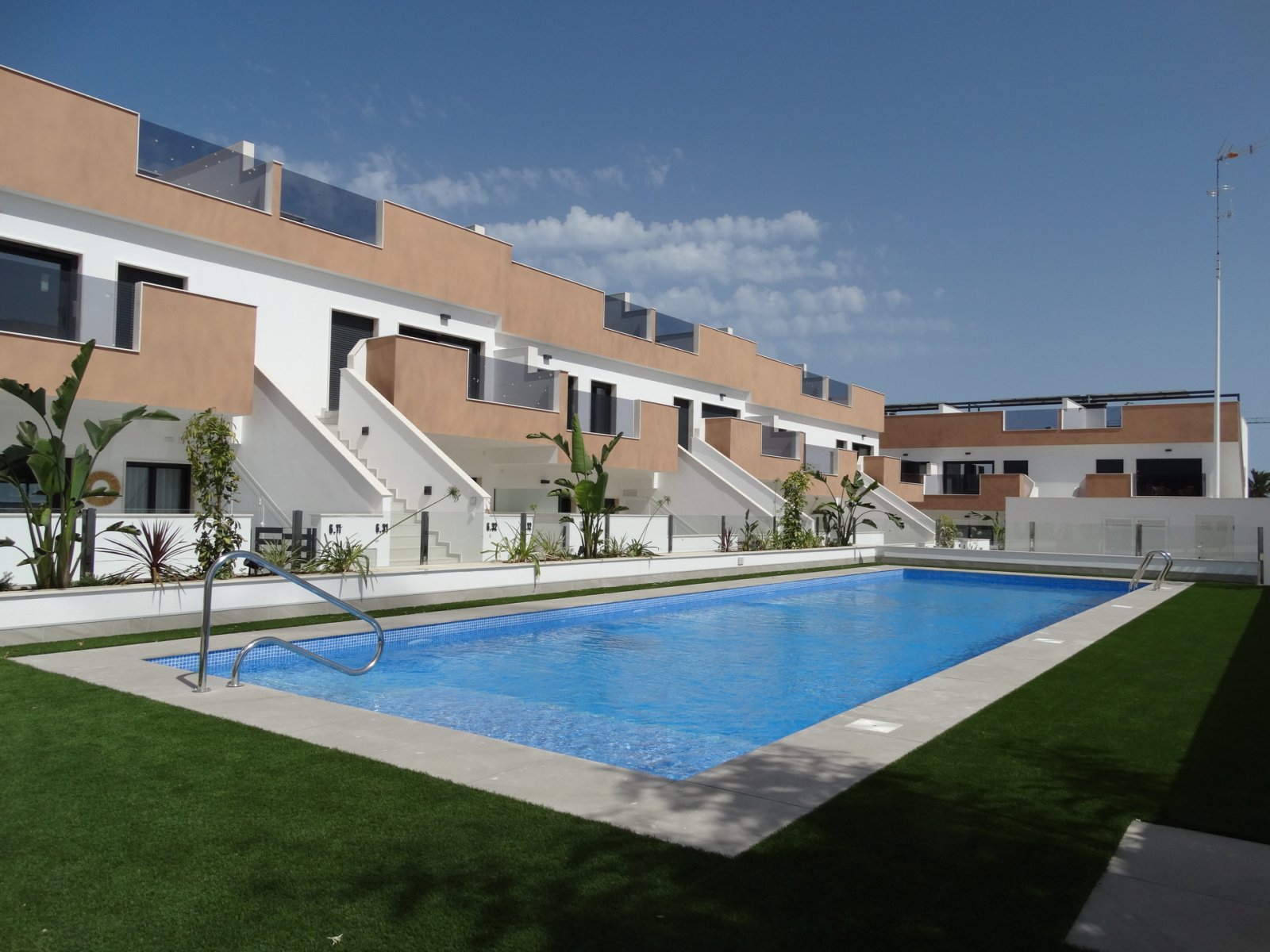 Modern bungalow by the sea, communal pool, Pilar de la Horadada